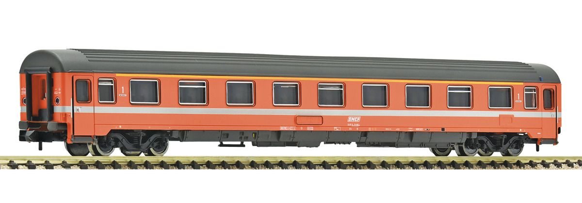 lagerNExpress train coach SNCF, Fleischmann