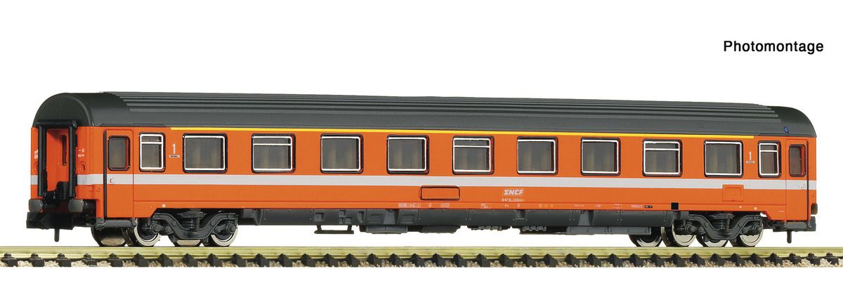 lagerNExpress train coach SNCF, Fleischmann