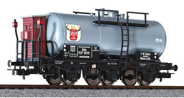 lagerAThree Axle Tank Wagon Oel, Liliput